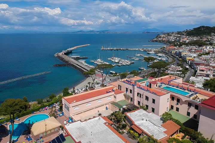 Cristallo Palace Ischia: pacchetto agosto tra terme, centro benessere e mare cristallino